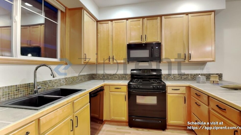 Building Photo - 12047 33rd Ave NE