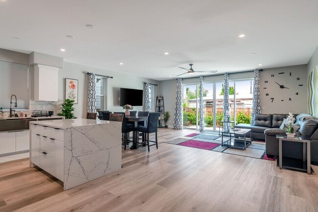 Building Photo - Fresh and Modern 3BD/2BA Home with Solar!