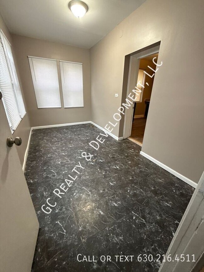 Building Photo - 7323 S Yates Blvd