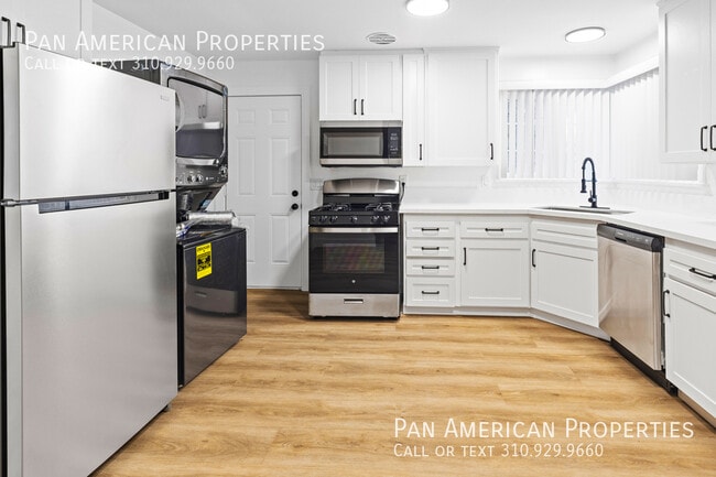 Building Photo - 9106 1/2 Palm St.-A6