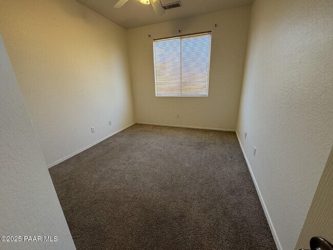 Building Photo - 7015 E Lantern Ln W