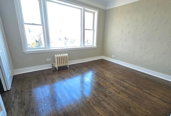 Building Photo - 3051 N Austin Ave