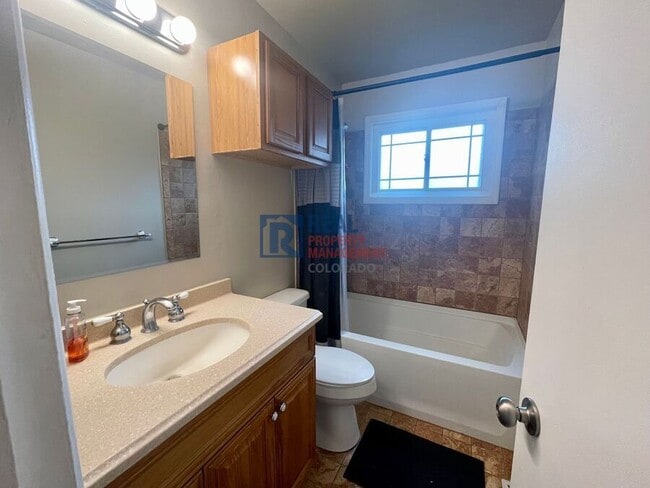 Building Photo - 148 Rose Dr