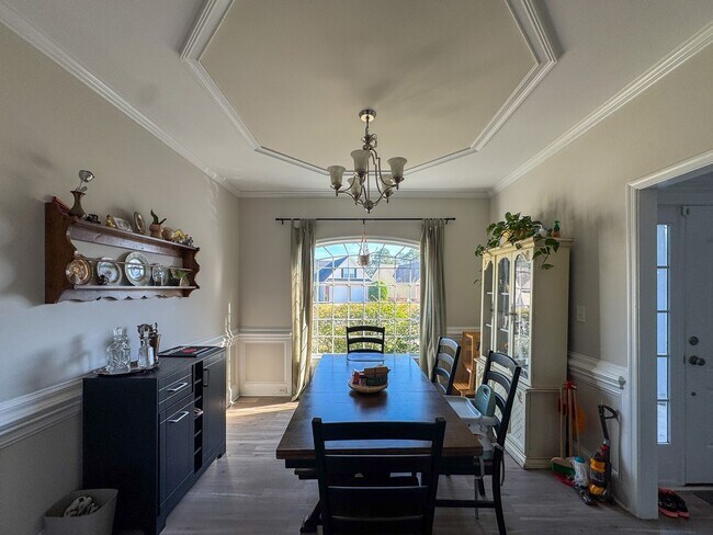 Building Photo - Well-Maintained 4 Bed 2.5 Bath Home with a Pool