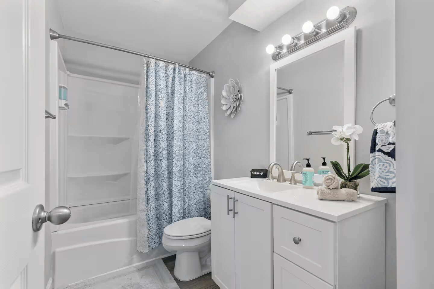 Building Photo - Room in House on Harmony Ct