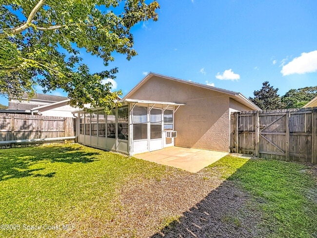 Building Photo - 3033 Dunhill Dr