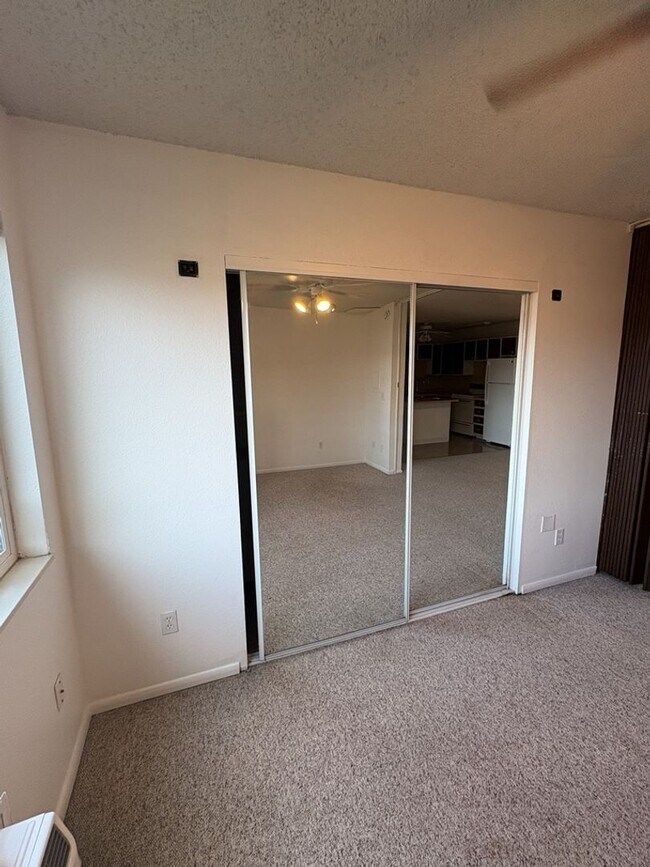 Building Photo - 1 Bed 1 Bath + Flex Room - Updated!