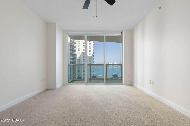 Building Photo - 231 Riverside Dr