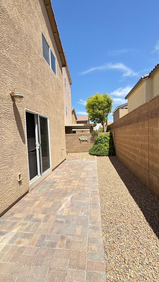 Building Photo - Wonderful Southwest 3 Bedroom Home