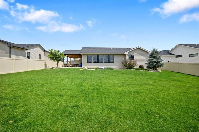 Building Photo - 4 Bed / 3 Bath Home in Silver Creek Estates (West End)