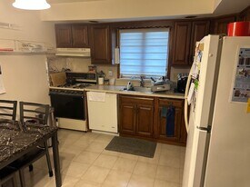 Building Photo - 30 E Harwood Ter