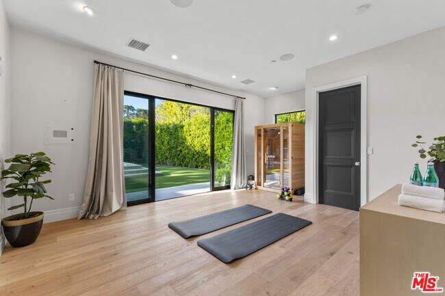 Building Photo - 17401 Rancho St