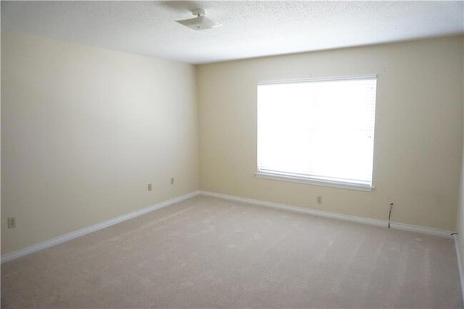 Building Photo - 2720 Whitney Pl