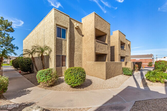 Building Photo - 5877 N Granite Reef Rd