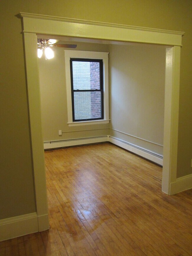 Building Photo - 32 Alfred St