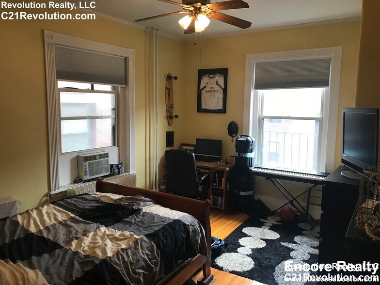 Building Photo - 24 Peterborough St