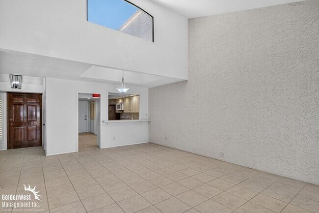 Building Photo - Beautiful 2Bdm 2Ba Home Located in the Biltmore Area!