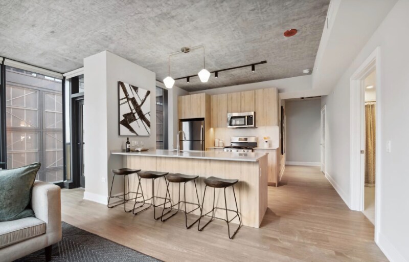 Building Photo - 1034 W Van Buren St