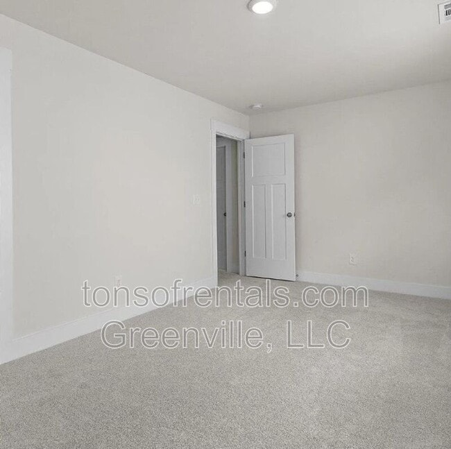 Building Photo - 539 Ml Pk Wy