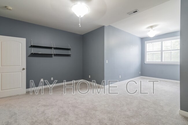 Building Photo - 8513 Loxton Cir