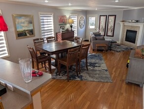 Building Photo - 206 W 78th St