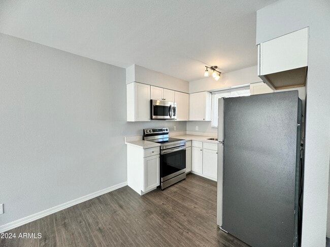 Building Photo - 6721 E McDowell Rd