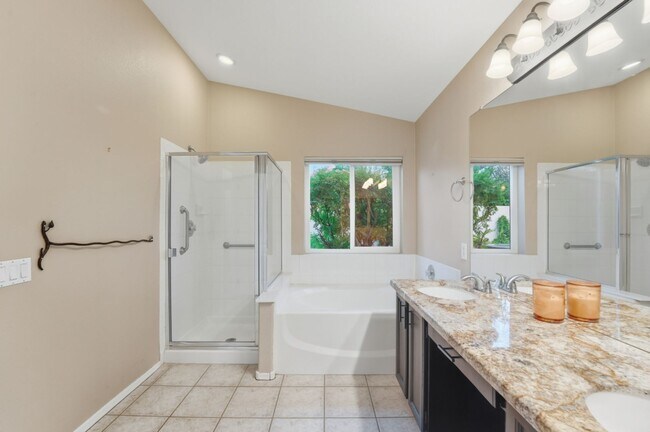 Building Photo - Modern & Spacious 3 Bed 2 Bath Home in Nor...
