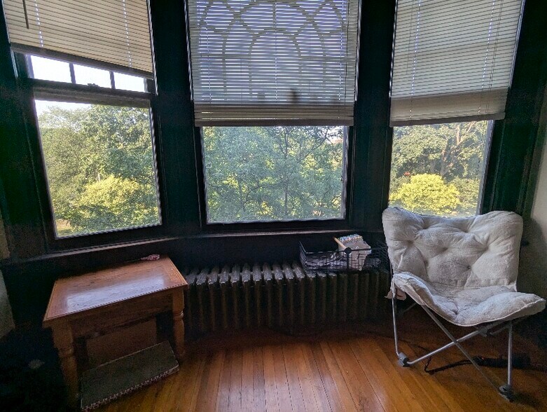 Building Photo - 542 Madison Ave