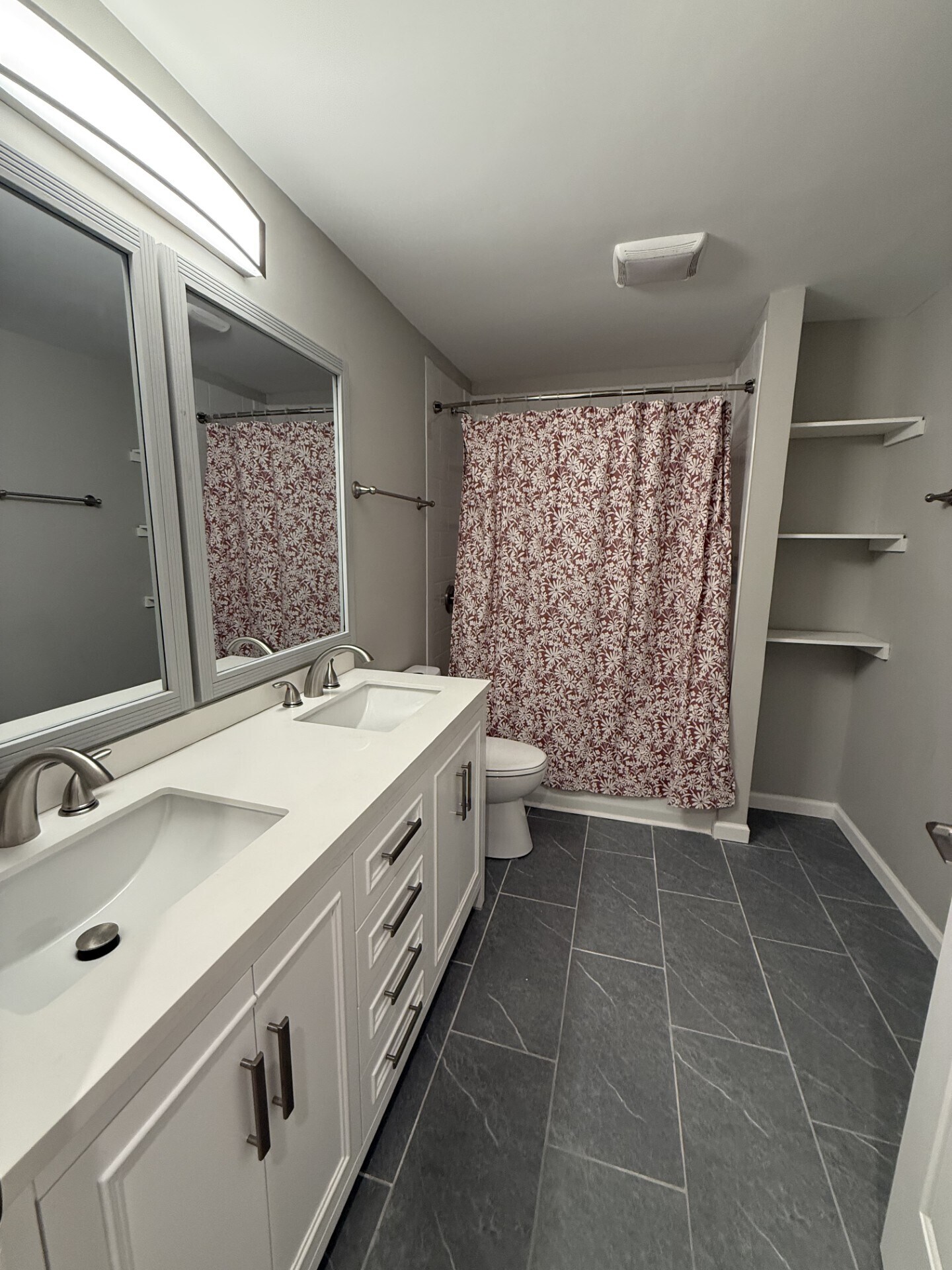 Full Bath 1 - 513 Bernard Ave