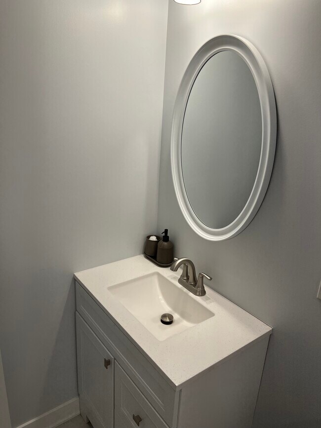 Third level guest bath - 6033 S Eberhart Ave