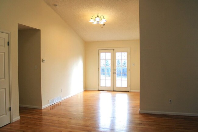 Building Photo - Lovely Three Bedroom Home Near Troutman Park