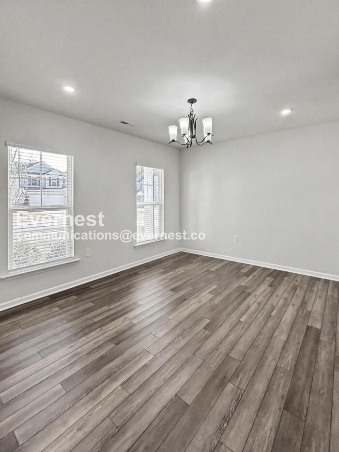 Building Photo - 2145 Bethpage Dr