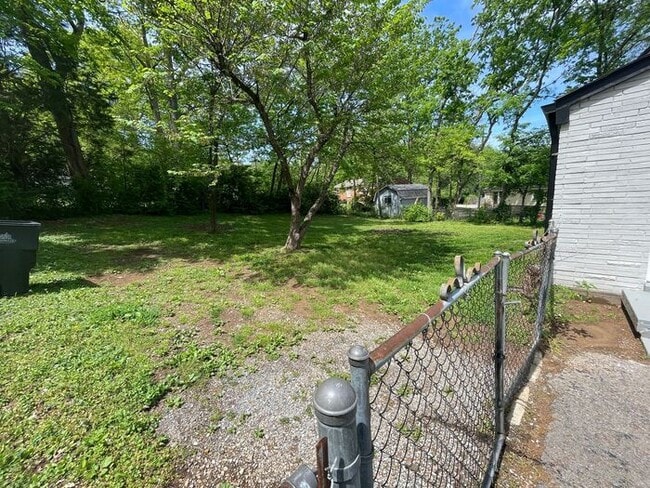 Building Photo - Lovely 3-Bedroom Home in a Great Location ...