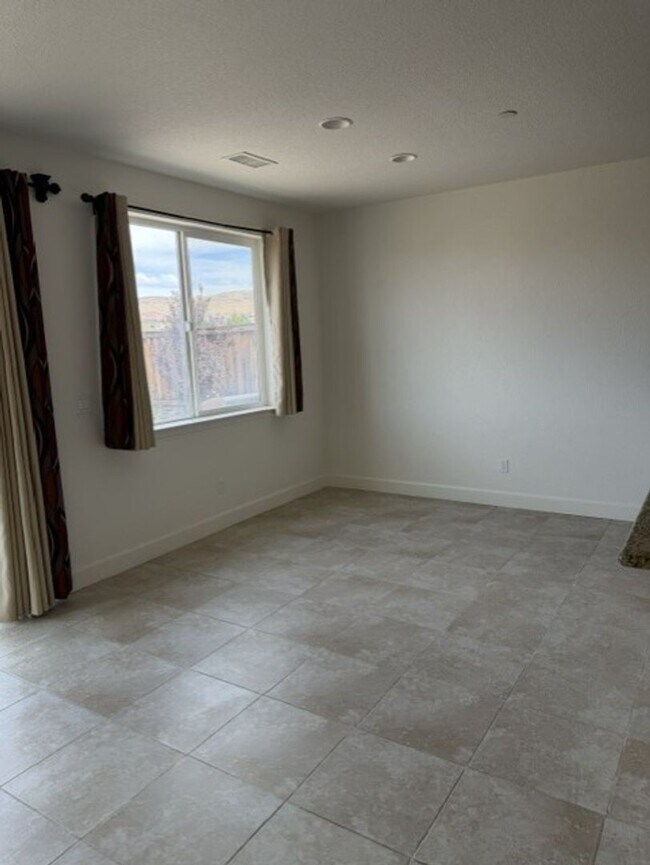 Building Photo - 2788 Alessandro Drive