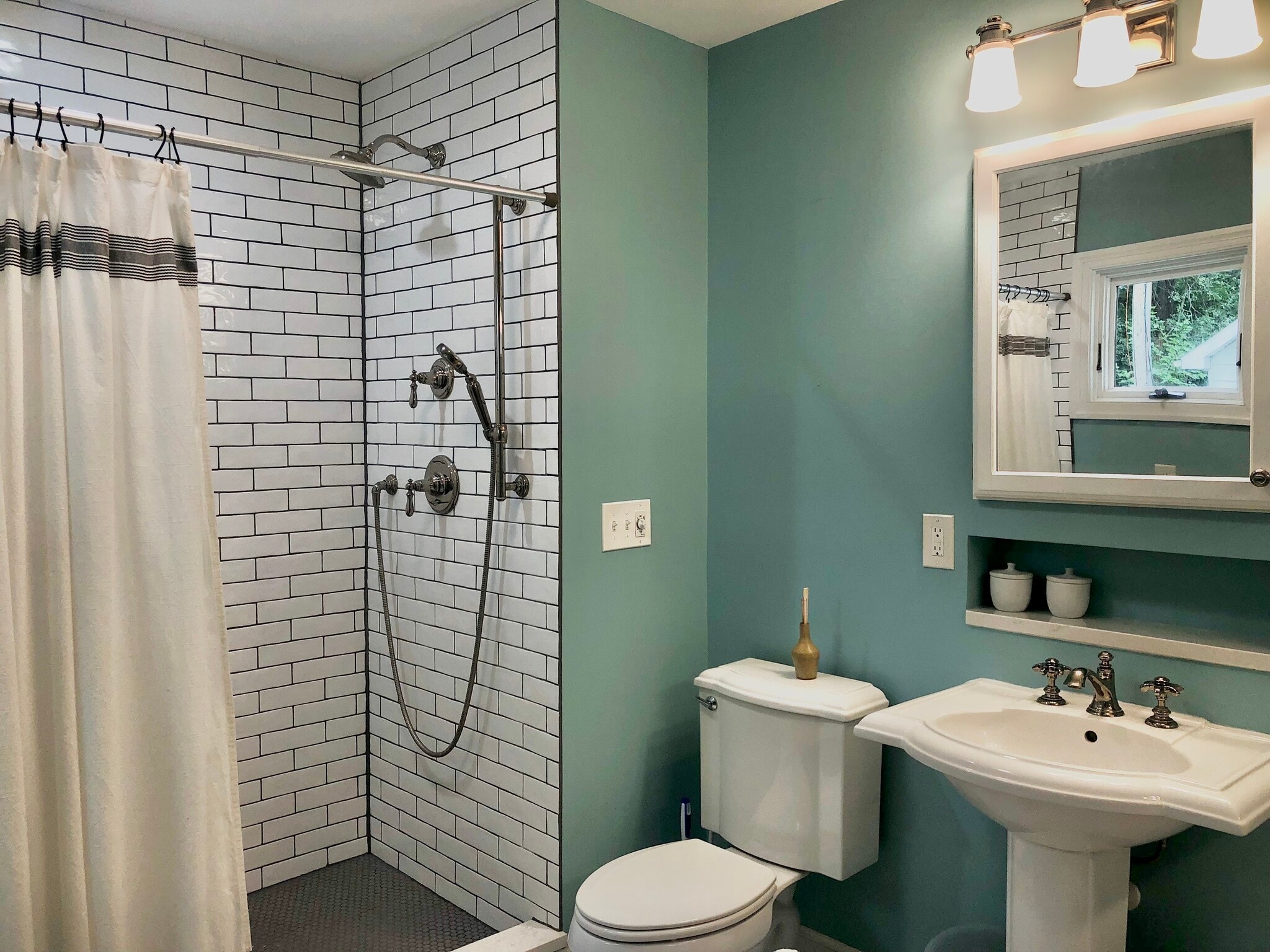 Main Floor Bath (1) - 2116 Vine St