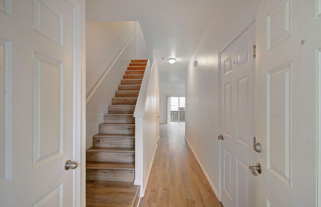 Building Photo - Charming 3bd, 2ba townhome in Bagley Downs Neighborhood