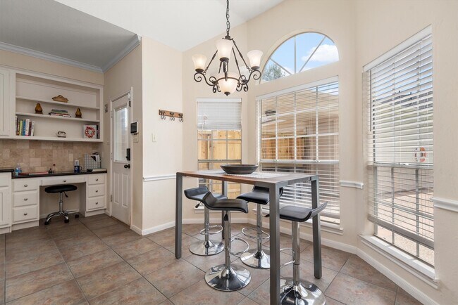 Building Photo - 22007 Crossbrook Dr