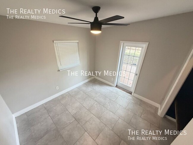 Building Photo - 3612 Surrey Dr