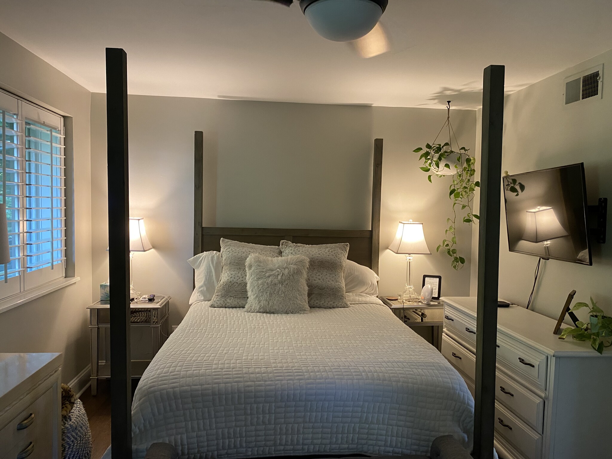 Building Photo - 227 N Dotger Ave