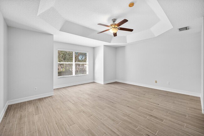 Building Photo - 8845 Sandy Crest Ln