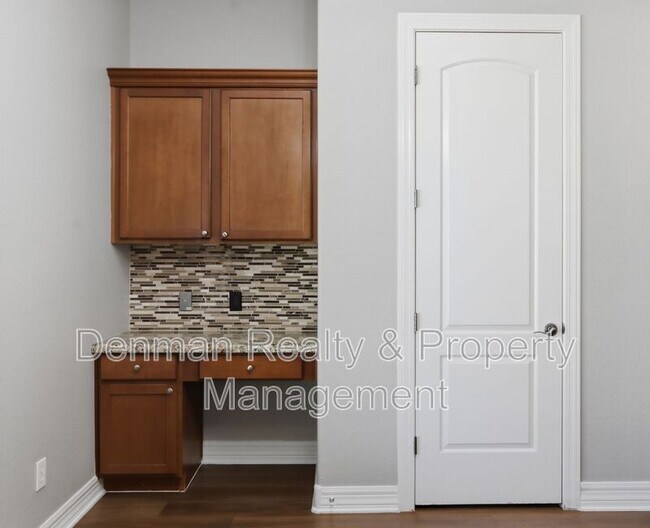 Building Photo - 3146 E Coconino Dr