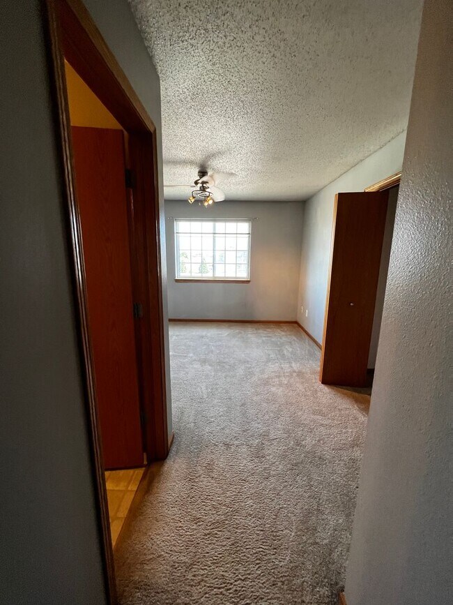 Building Photo - Adorable 2 Bedroom 2 Bath unit in the heart of North Liberty, IA!