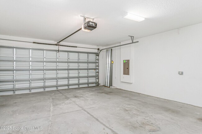Building Photo - 2490 Treasure Cay Ln