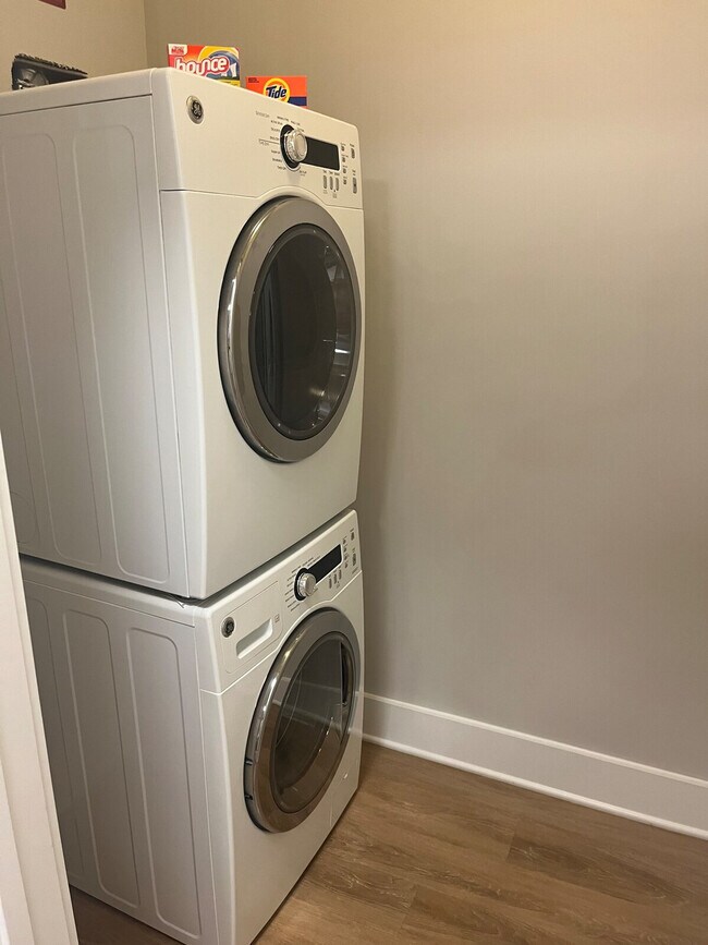 Building Photo - 6408 Providence Farm Ln