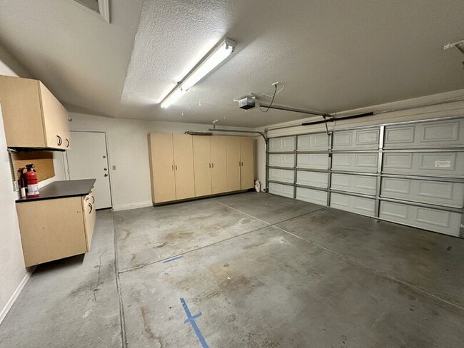 Building Photo - 2353 W Hemlock Ct