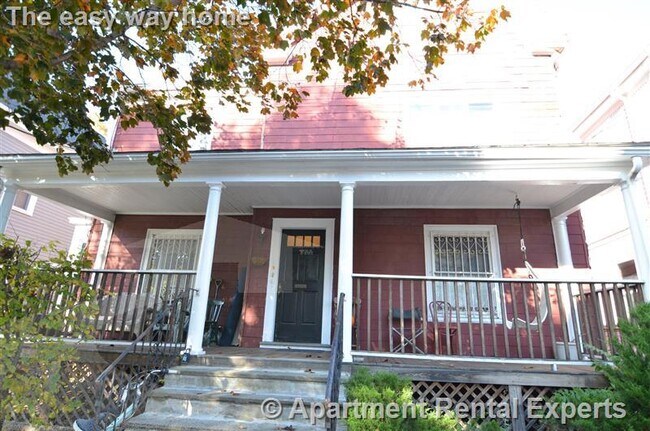 Building Photo - 49 Hudson St