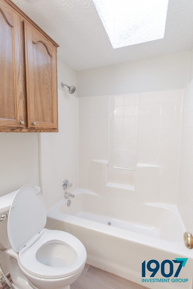Building Photo - 2102 Briarcliff Dr
