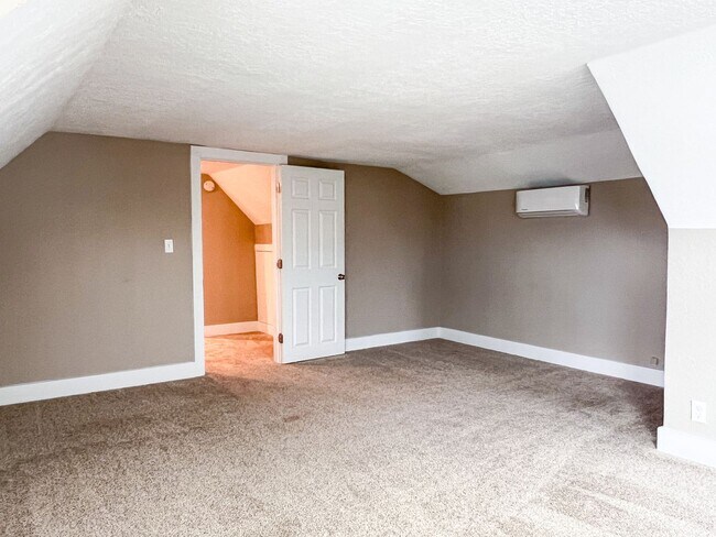 Building Photo - 3BD/2BA+FLEX HOME IN LEBANON