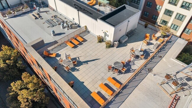 Building Photo - 17 Otis St