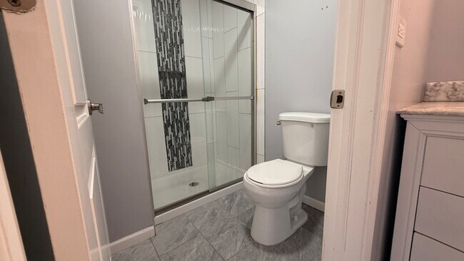 Building Photo - 646 White Ct